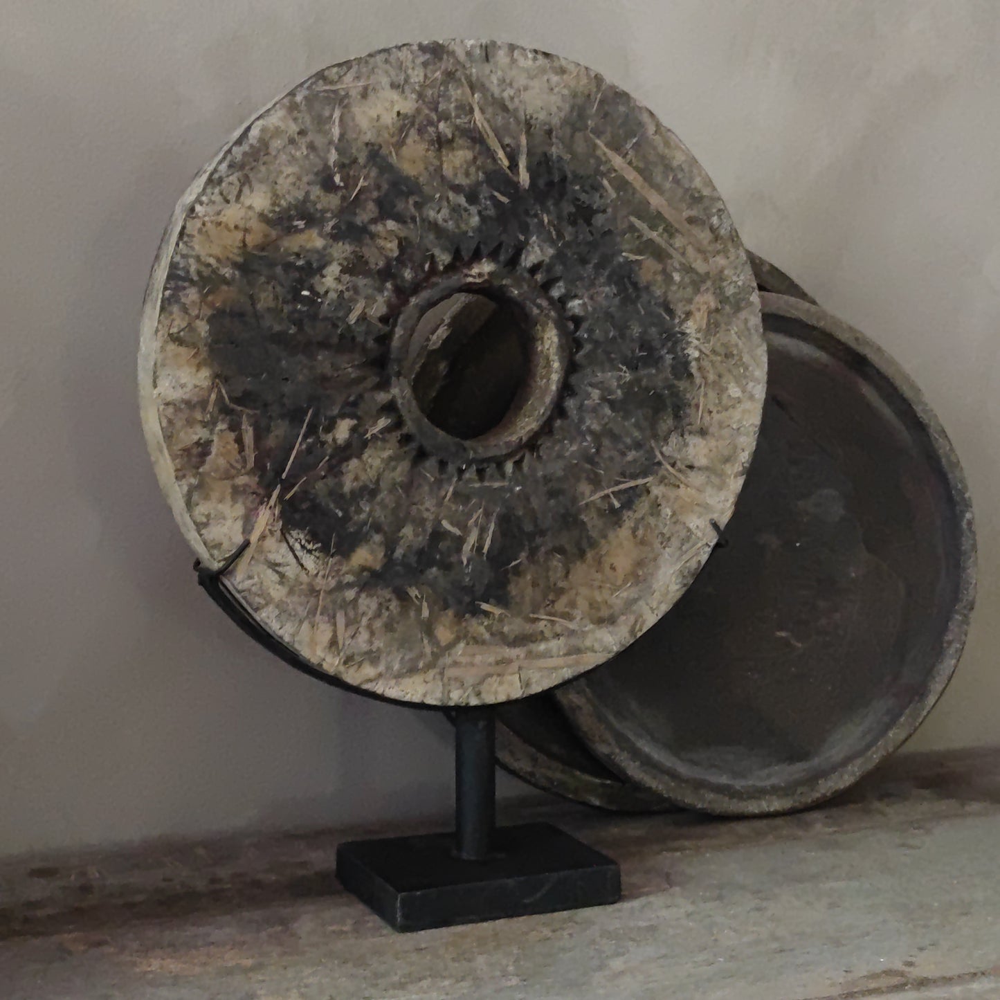 Papier mache wiel