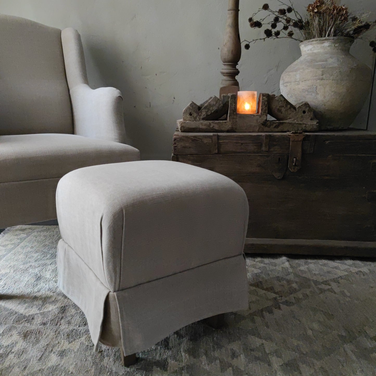 Hocker Mona