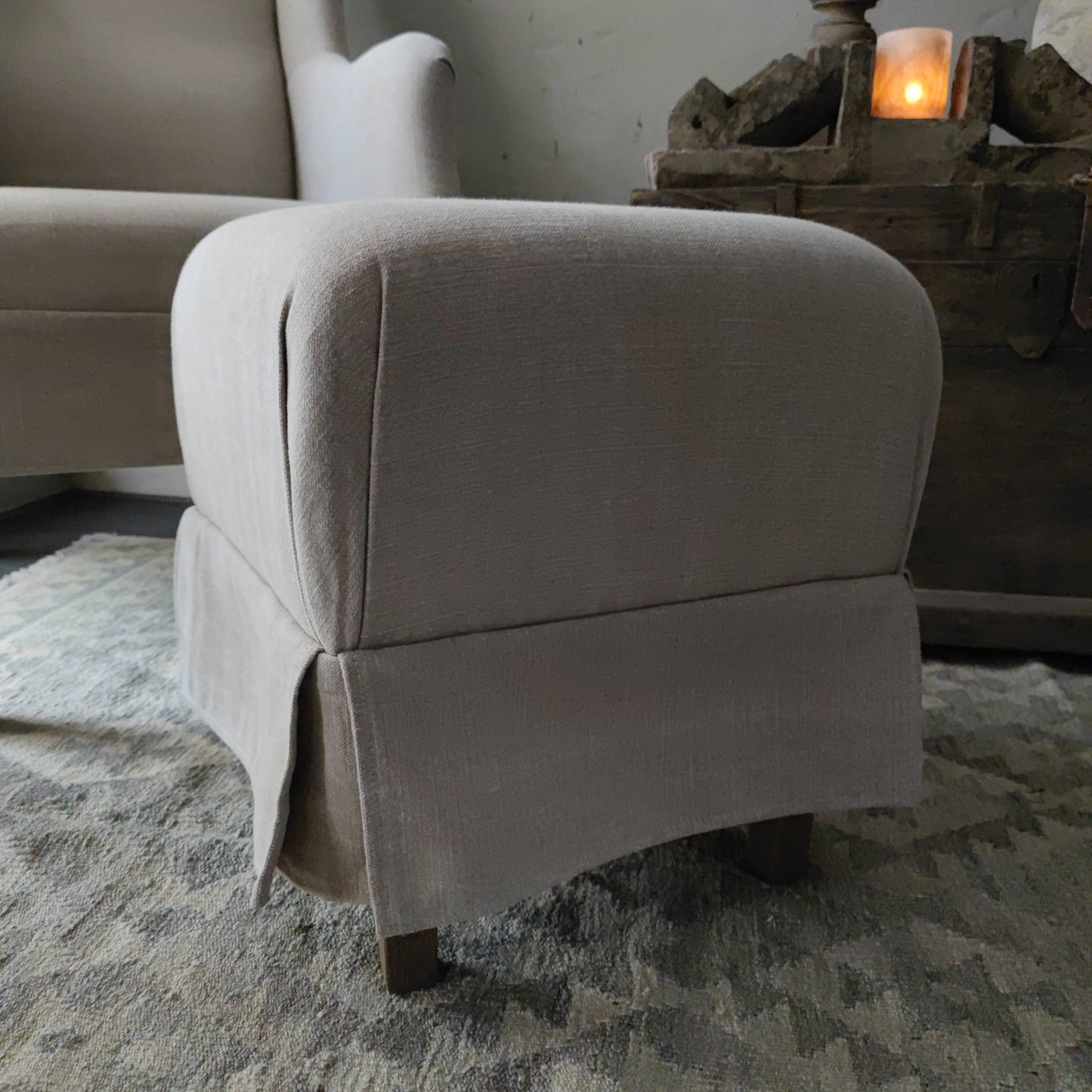 Hocker Mona