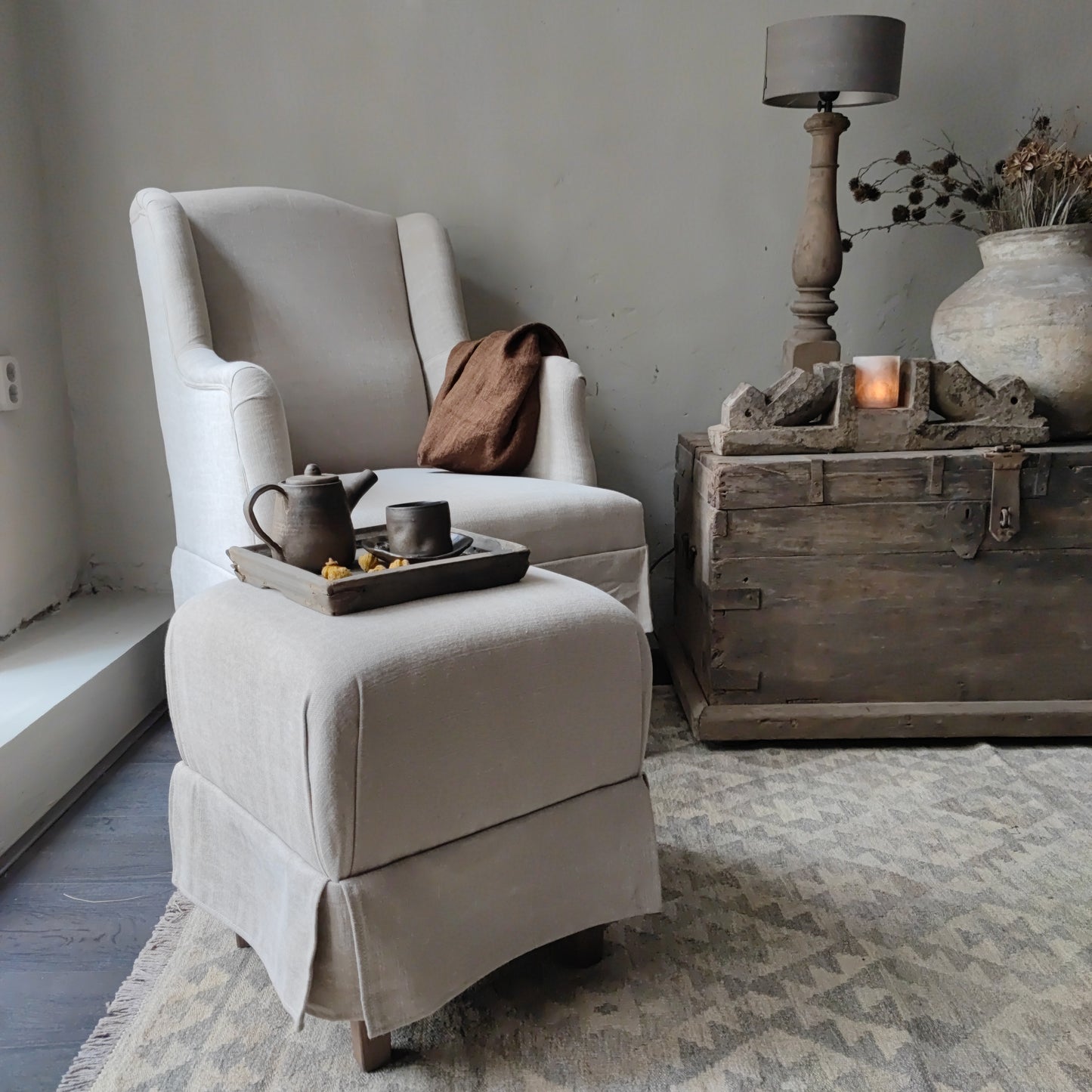 Hocker Mona