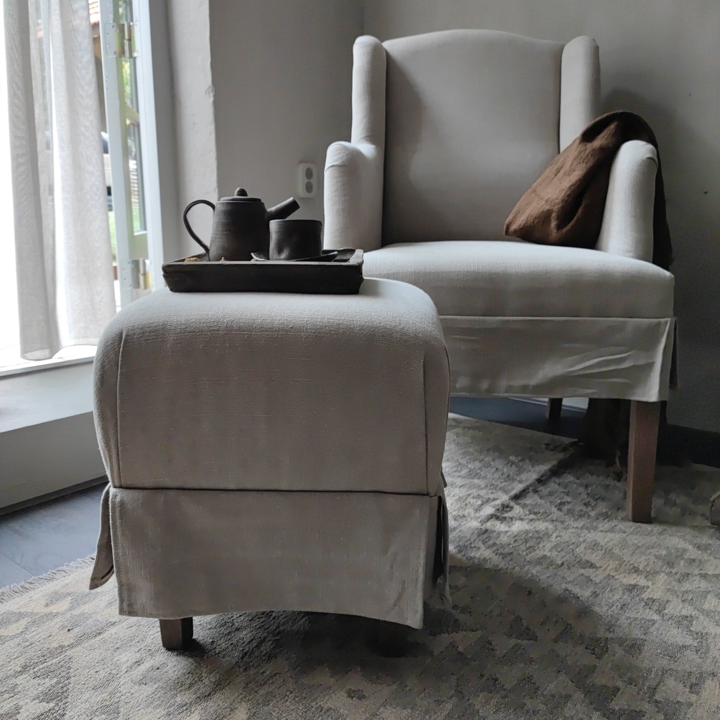 Hocker Mona