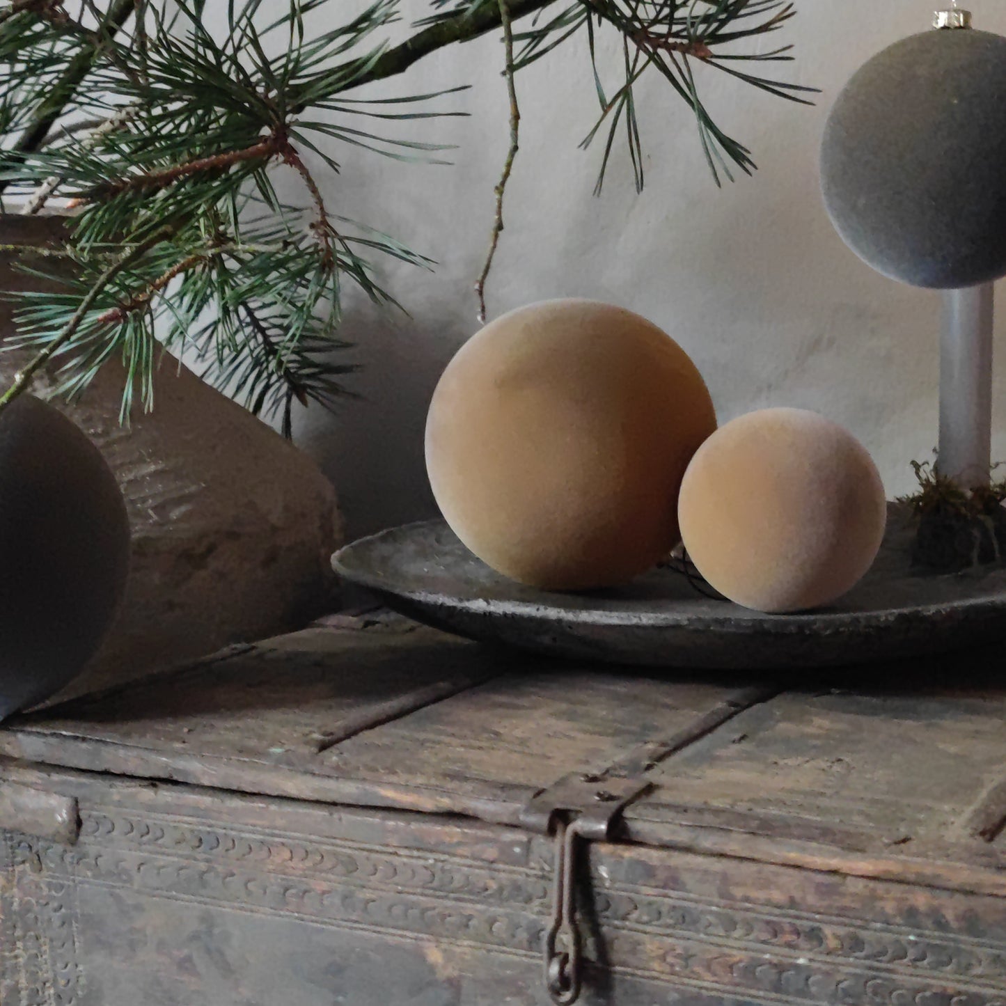 Samt-Weihnachtskugel senf (groß)