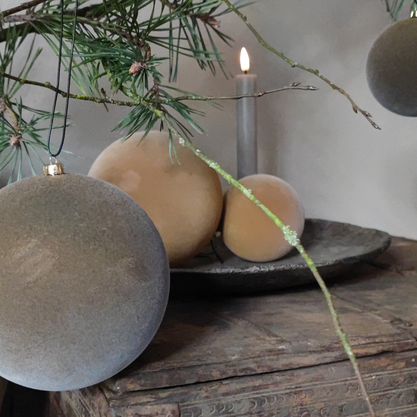 Samt-Weihnachtskugel senf (groß)