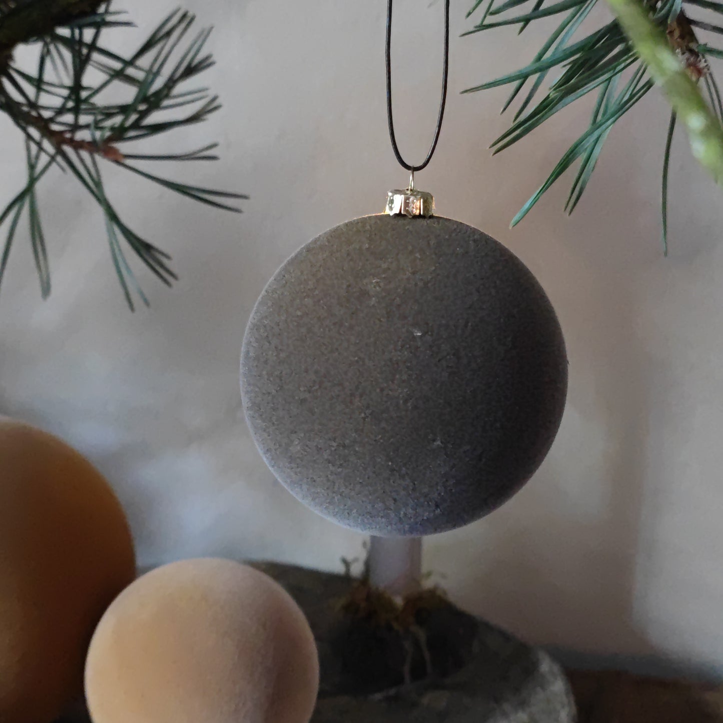 Samt-Weihnachtskugel senf (groß)