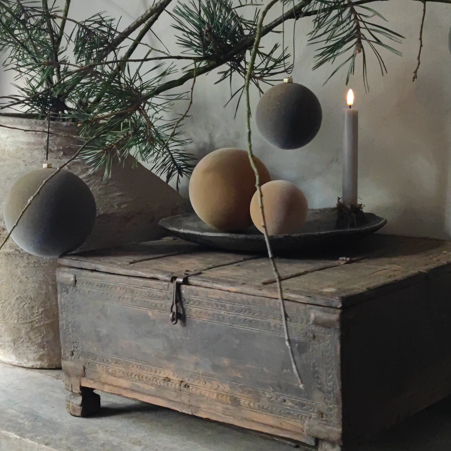 Samt-Weihnachtskugel senf (groß)