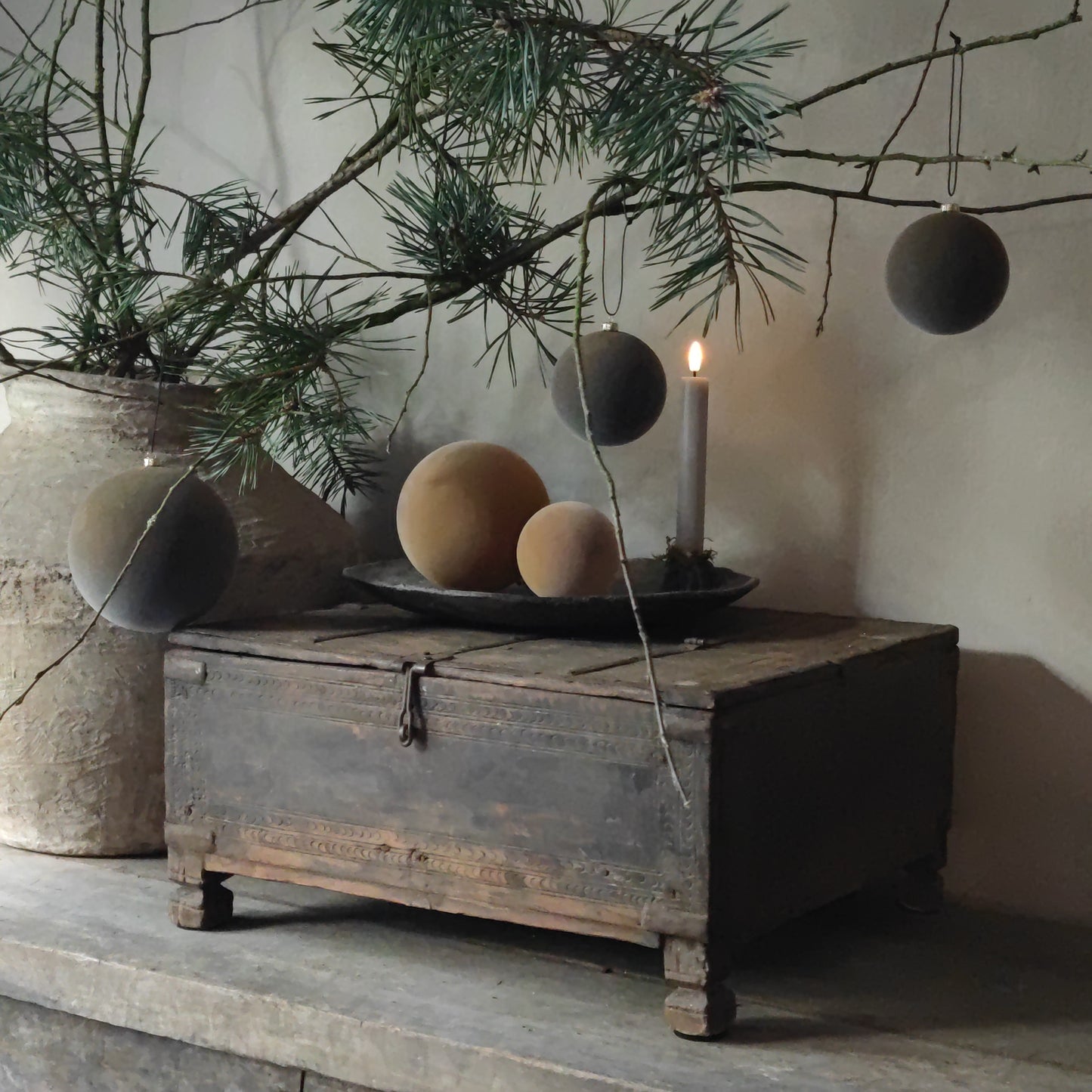 Samt-Weihnachtskugel senf (groß)