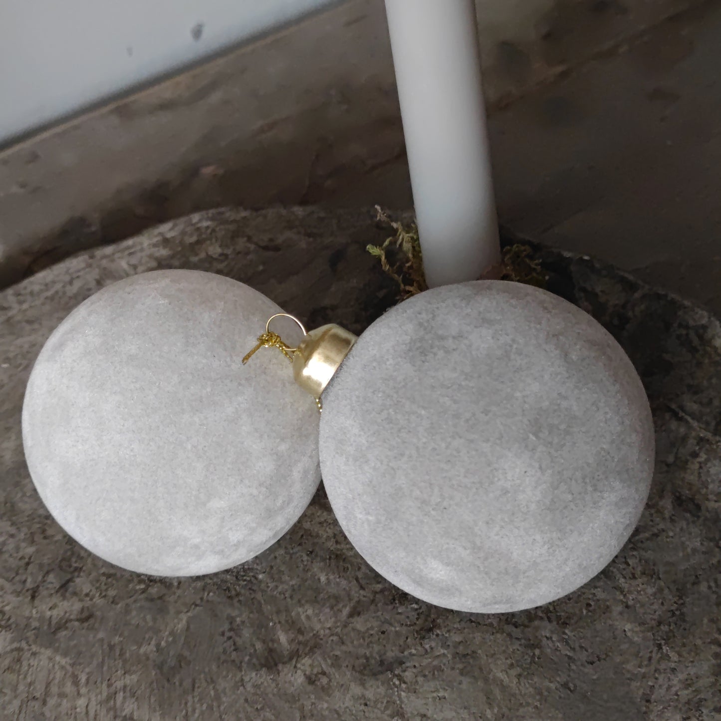 Samt-Weihnachtskugel rauchgrau