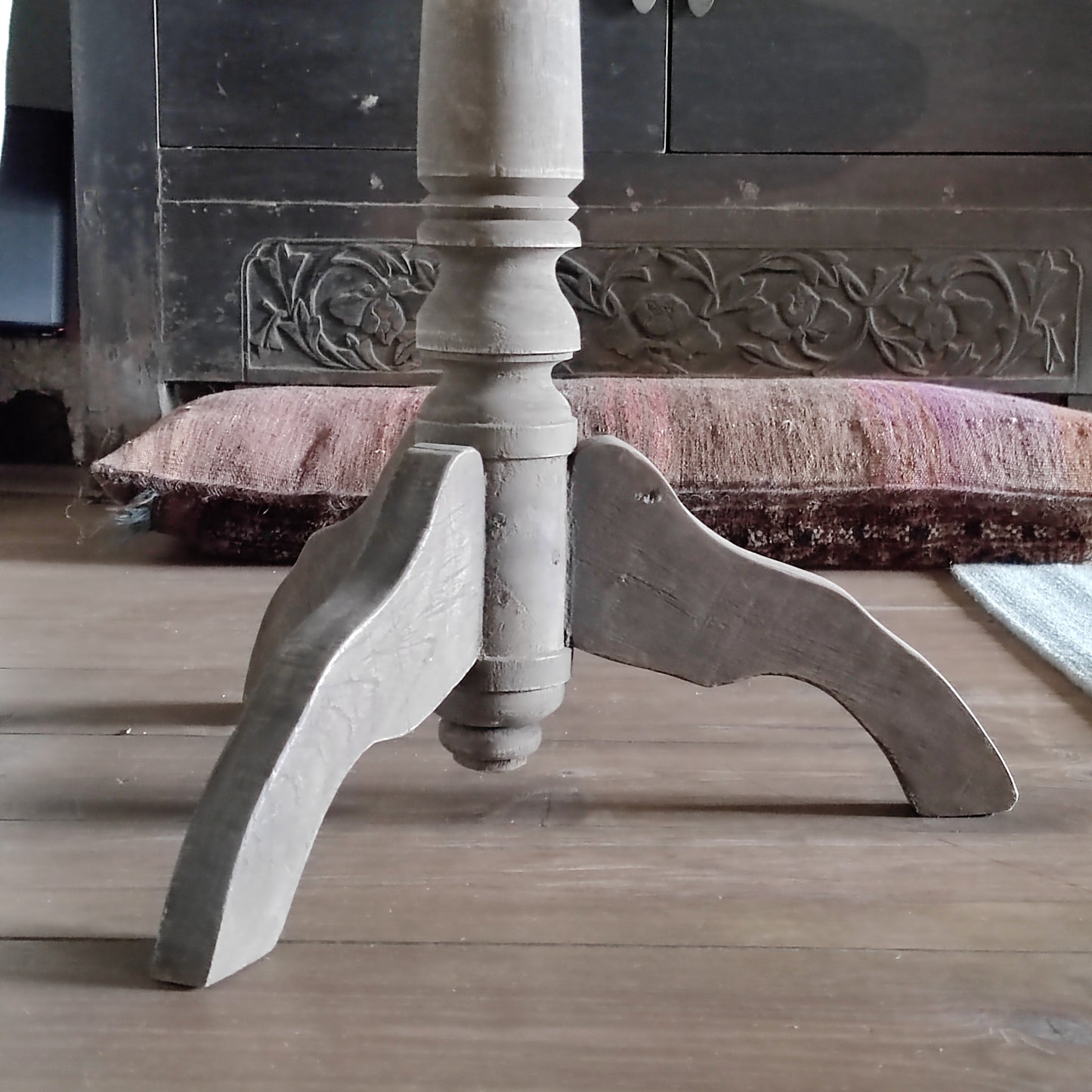 Oud houten (wijn)tafeltje 70 cm