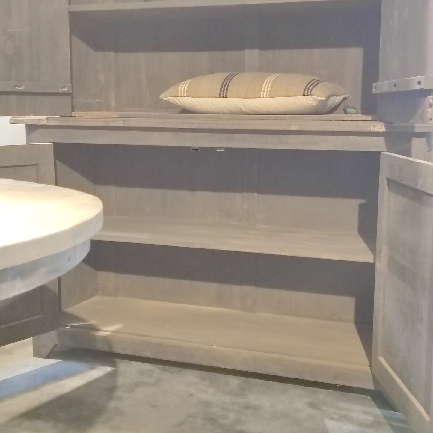 Tweedeurs vintage grey kast