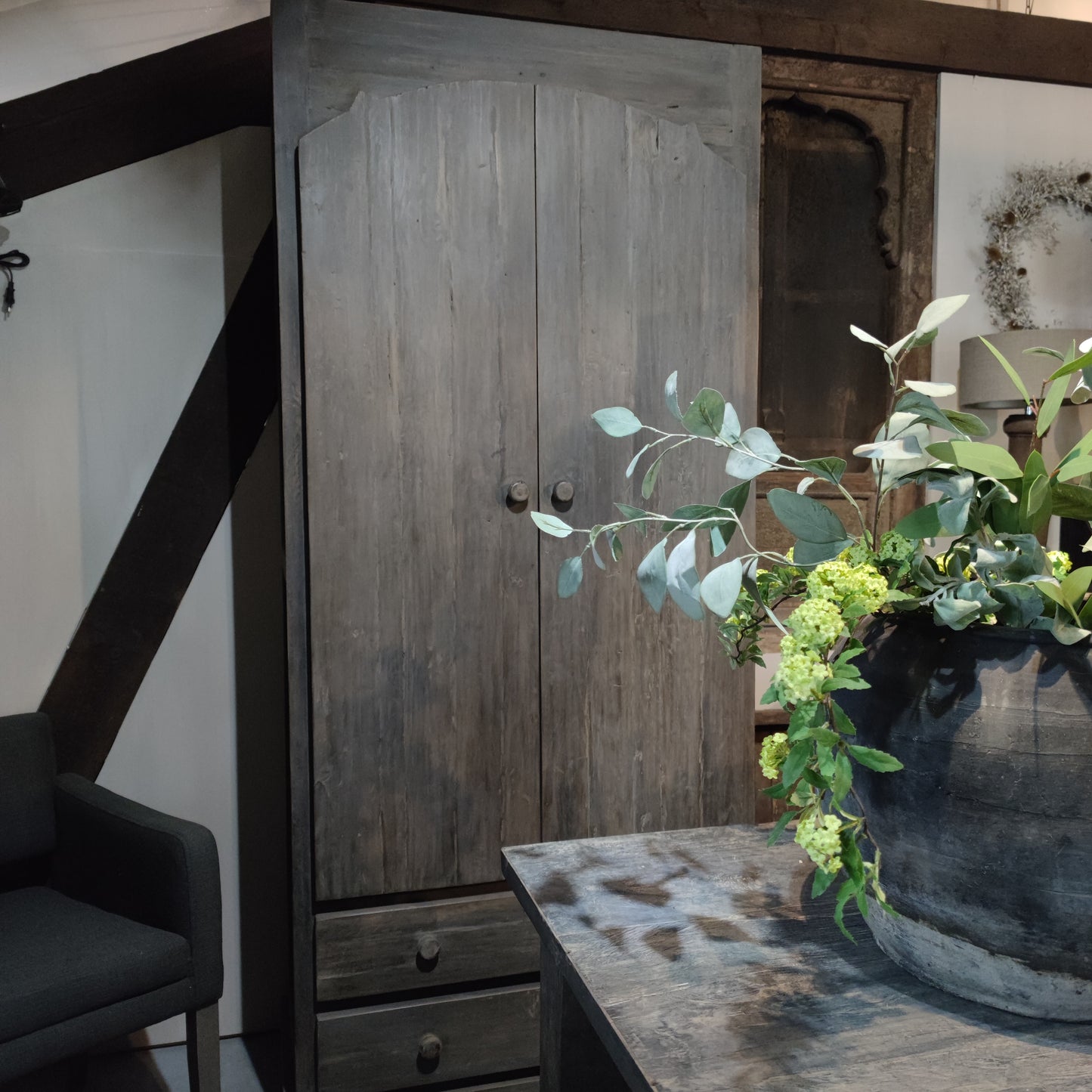 Smalle tweedeurs vintage grey kast