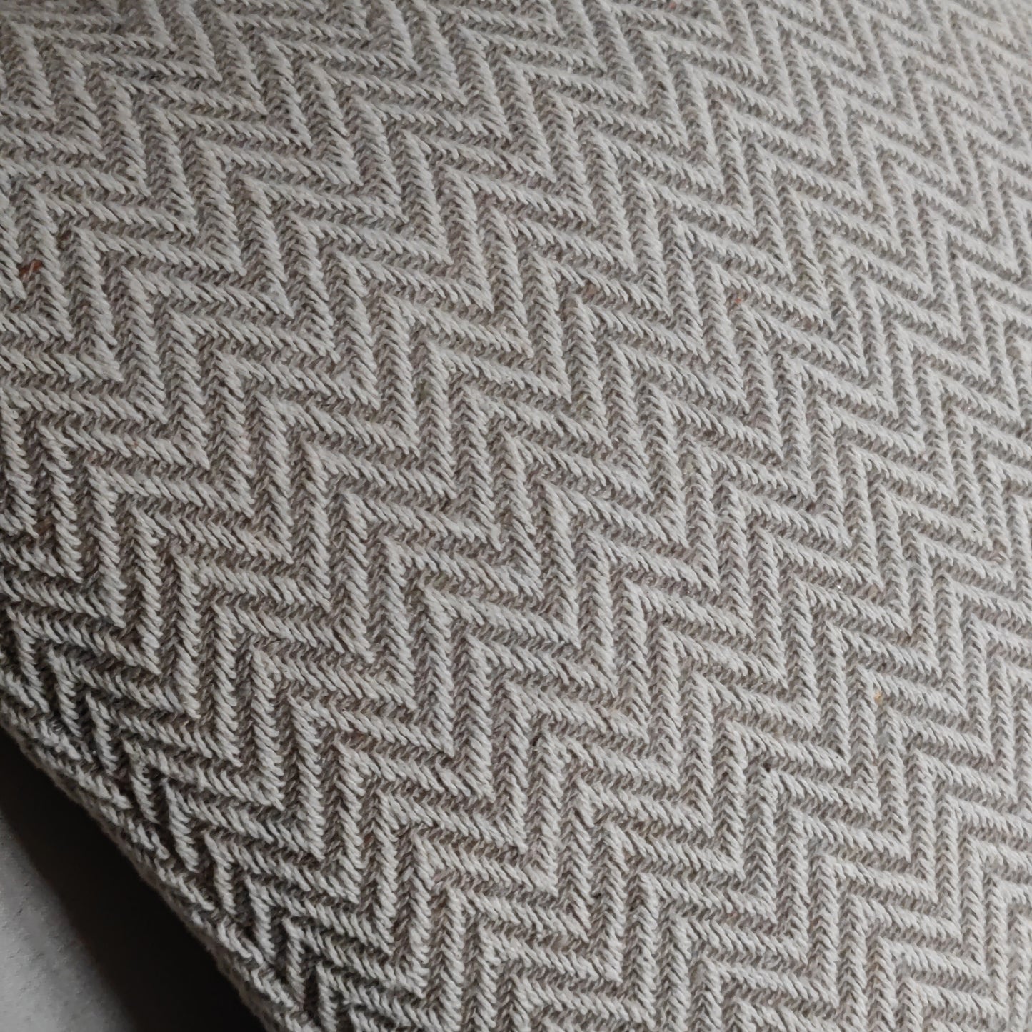 Zigzag kussen taupe 45x 45